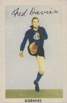 1951 Kornies Footballers in Action #30 Fred Davies Front